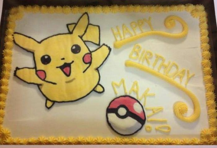 esta ideia para uma torta de pokemon amarela com pikachz e uma pokebola vai agradar muito as crianças
