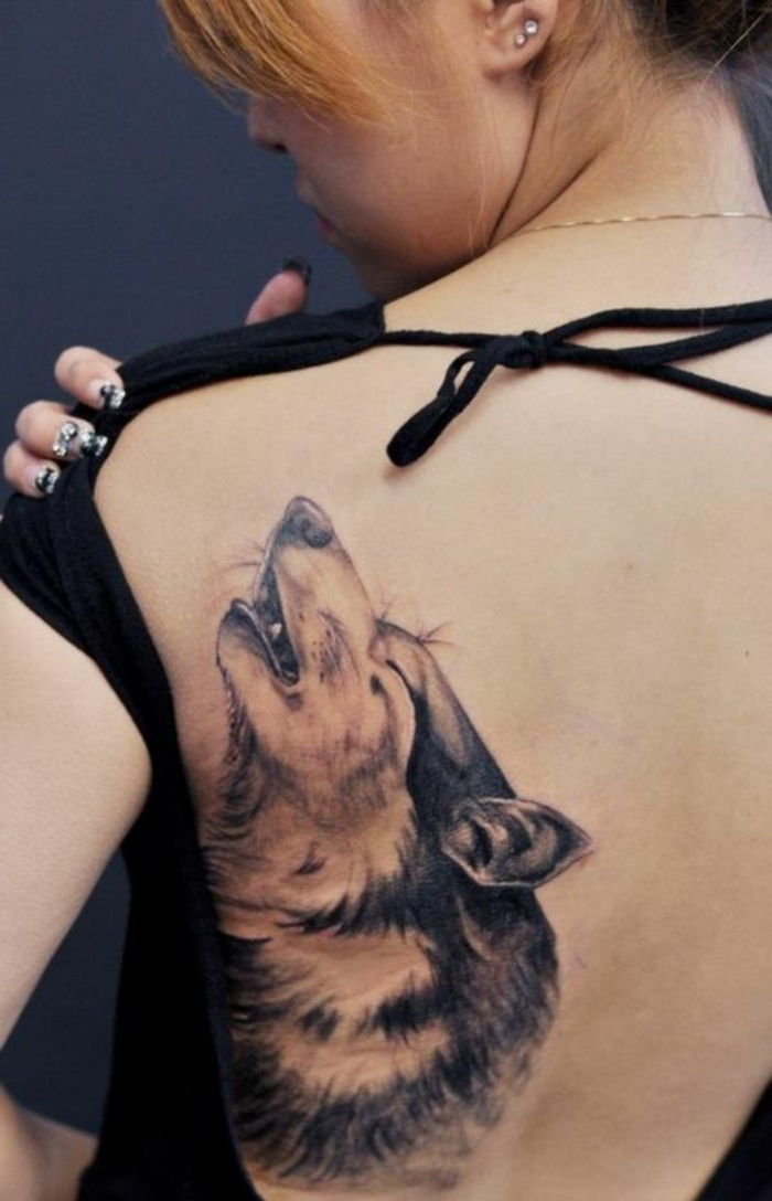 urlat lupi - au fost întotdeauna una dintre cele mai bune idei pentru tatuaje pentru femei