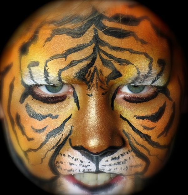 vienas vyras-su-įdomu-tigras-make-up