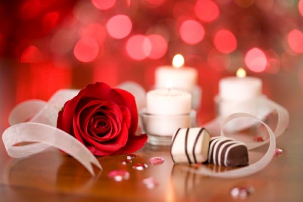 un-romantic-seară-romantic-idei-pentru-Valentine - Romantic surpriză-roșu-trandafir