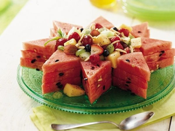 a-unikaler-Obstsalat-simple-fruitsalade-grote-creative-design-watermeloen fruitsalades