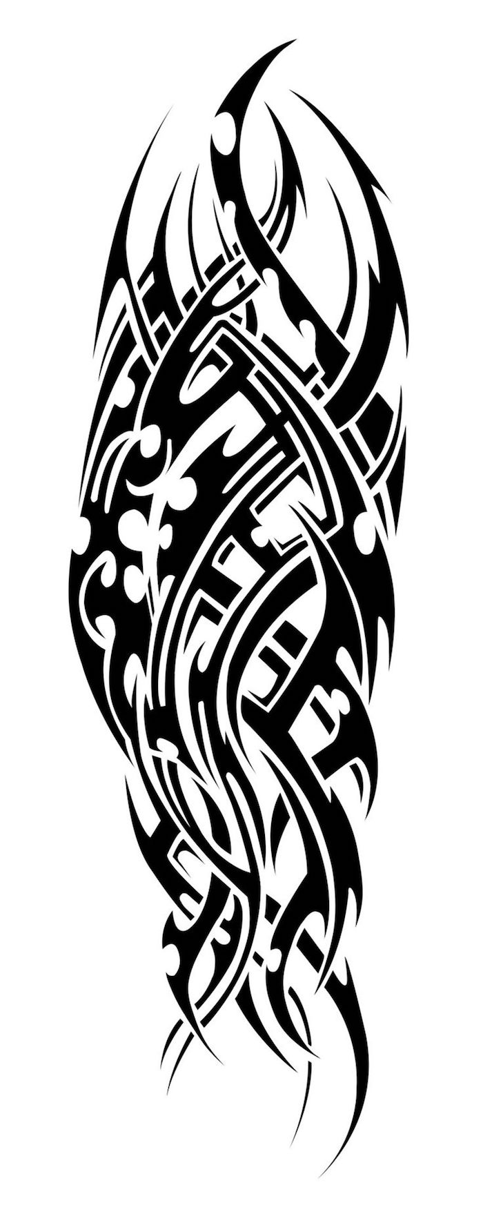 un grande tatuaggio nero con molti motivi di tatuaggio maori neri