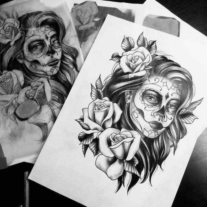 szkic ze zmarłą młodą kobietą z czarnymi ustami i trzema dużymi białymi różami z czarnymi liśćmi - tatuaż z la catrina
