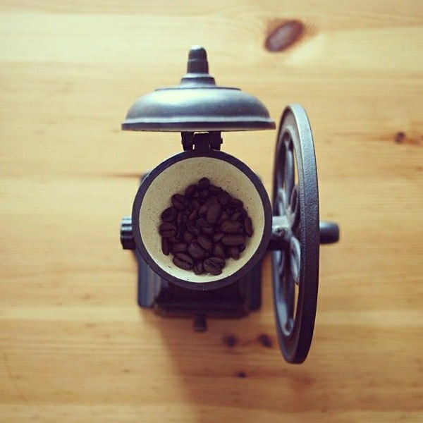 Basit Antik Kahve Değirmeni
