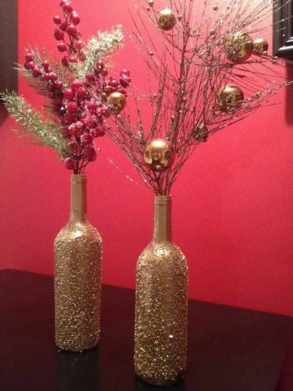 paprastos idėjos-idėjos-du elegantiški auksiniai buteliai - už raudonos sienos