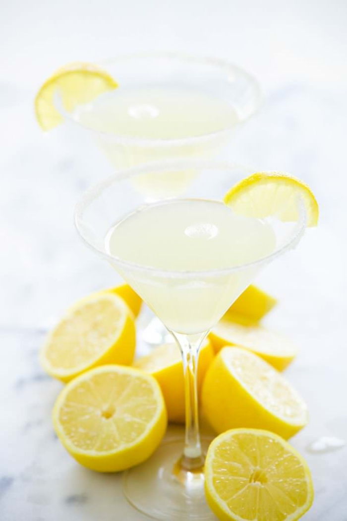 Martini med sitron, kjølige drinker for de varme sommerdagen, veldig forfriskende