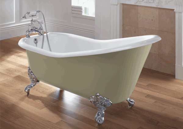 enkel-hvit-frittstående-badekar-ren fargetone