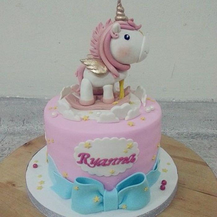 Unicorn kaka - En rosa Unicorn paj med en vit enhörning med en rosa man