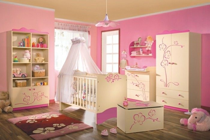 unikalus dizainas, vaiko kambarys-su rožinės sienos-lovelė-dangus-modelis