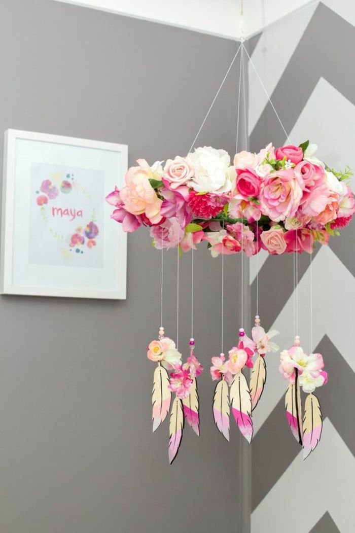 Bebek odası dekorasyon fikirleri renkli tasarım tasarımı bebek odası tüy renkli çiçek çiçek çelenk