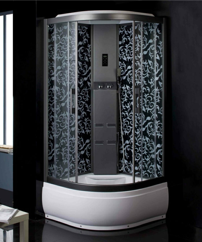 elegantiška dušo kabina-juoda sienos ir pilka papuošalai
