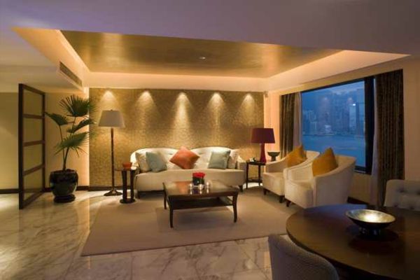 eleganta belysningsideer för vardagsrums soffa med färgstarka kuddar