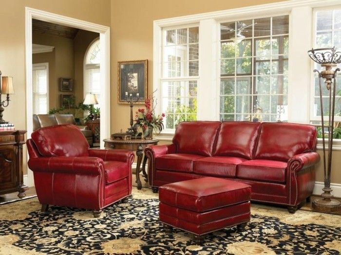 Elegantný interiér jemné nábytok stoličky a kávu Umelá koža červená kožená sedačka