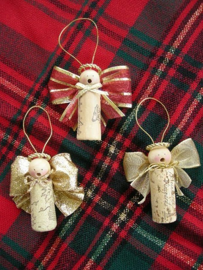 angelų ištraukimas iš kamščių, lanko ir medinių karoliukų, Kalėdų dekoracijų