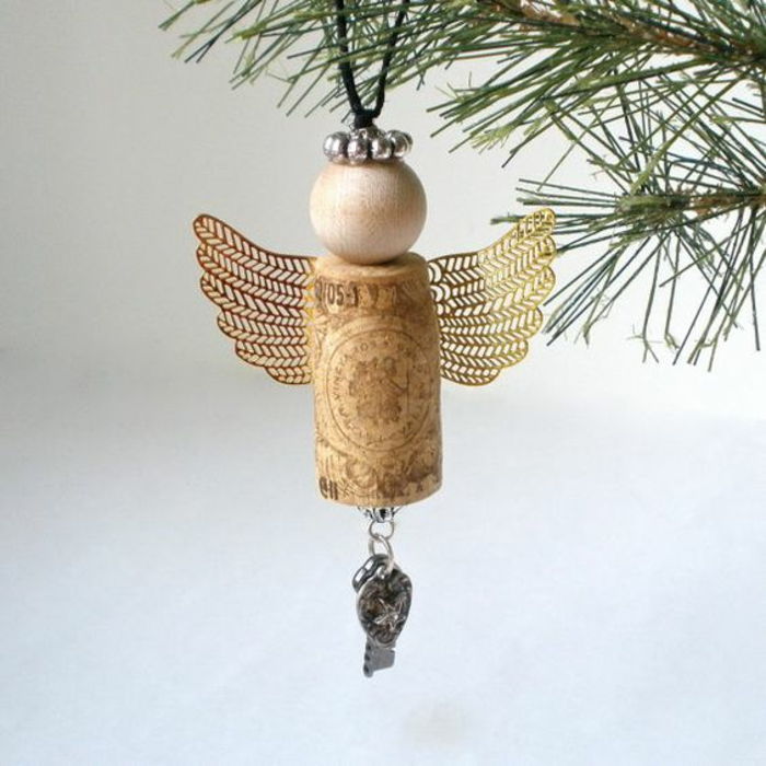 angelų gaminimas iš vyno kamščių, auksiniai sparneliai, mediniai karoliukai, Kalėdų dekoracijos
