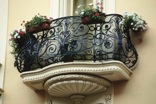 uimitoare balustradă-de-o-balcon-cu-plante
