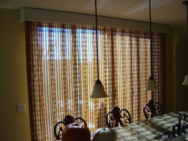 matsal-brun-transparent-hängande lampor