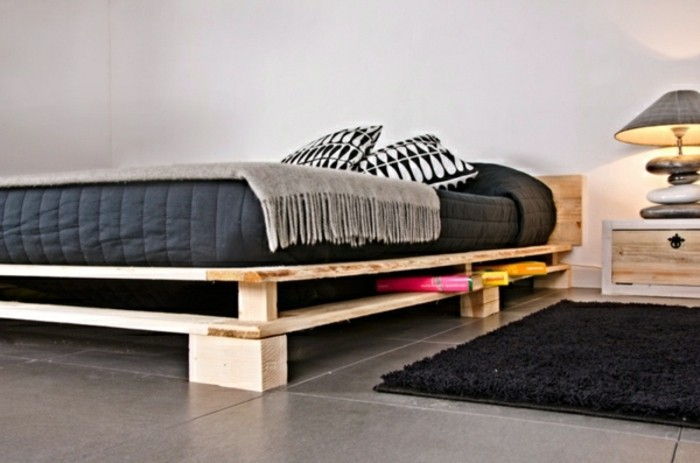 Euro området-møbler-moderne-og-attraktive-seng-med-grå-sengetøy