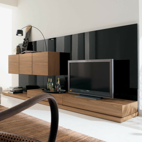 ekskluzivni tv pohištvo črno steno za lesenim pohištvom