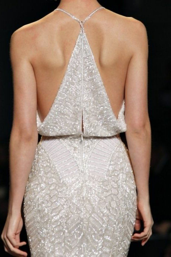 extravagantné šaty-by-rok-zaujímavá-back dizajne