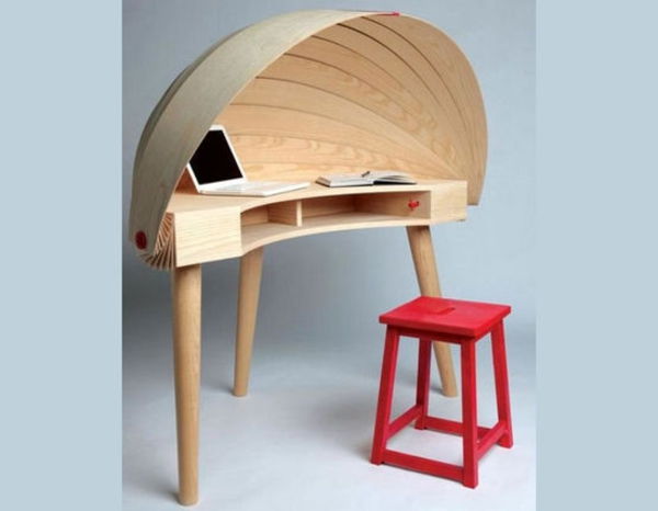 extravagant-mode on-the-device-intressant-desk
