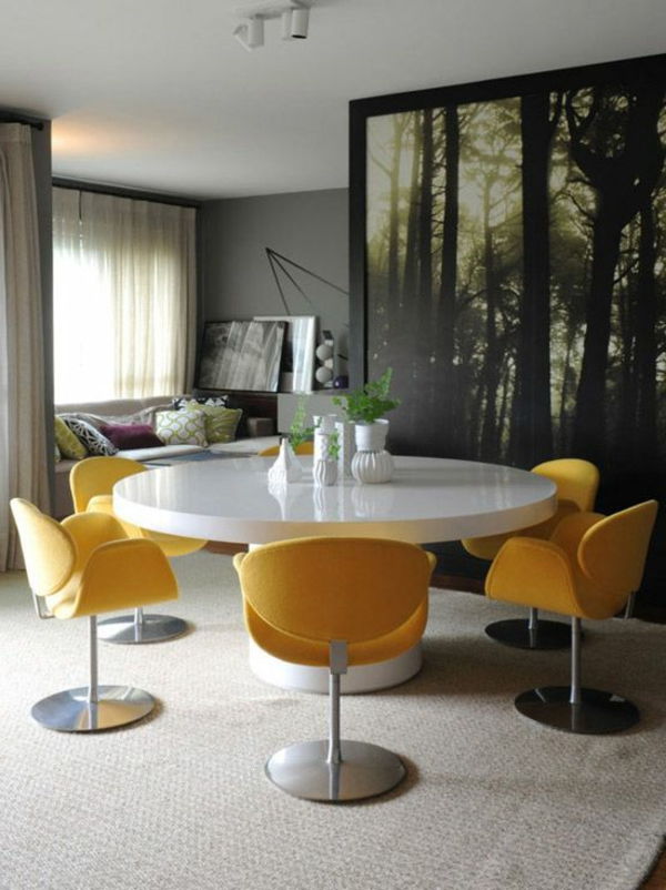 Pet-stoli-v-rumene v jedilnici