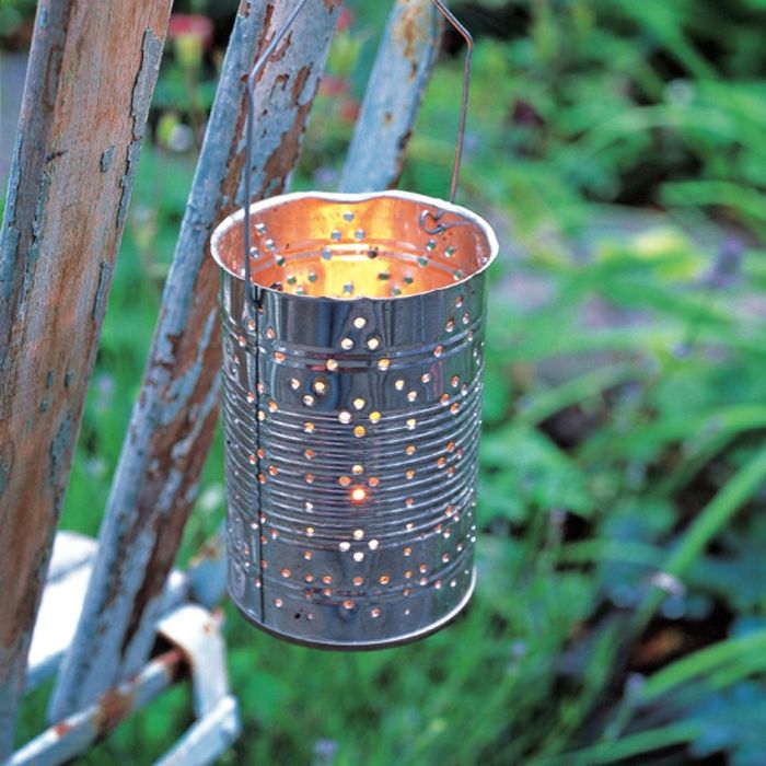 Vytvorte si vlastnú lucernu z plechovky, záhradné dekorácie, drôty, sviečky
