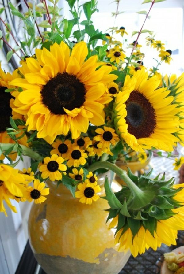fantastično-poletje-cvetlični ureditev - rumena vaza