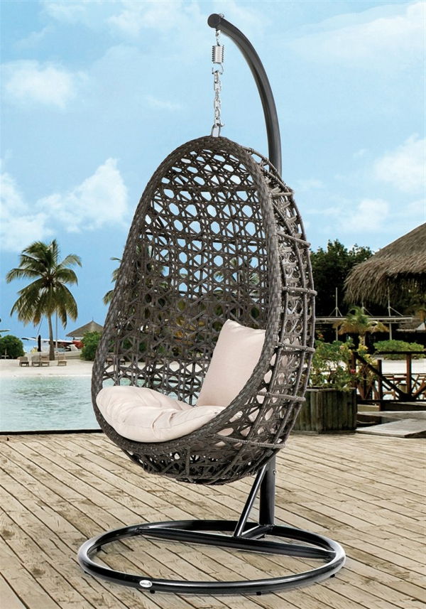 fantastisk-korg hängande stol-by-the-beach