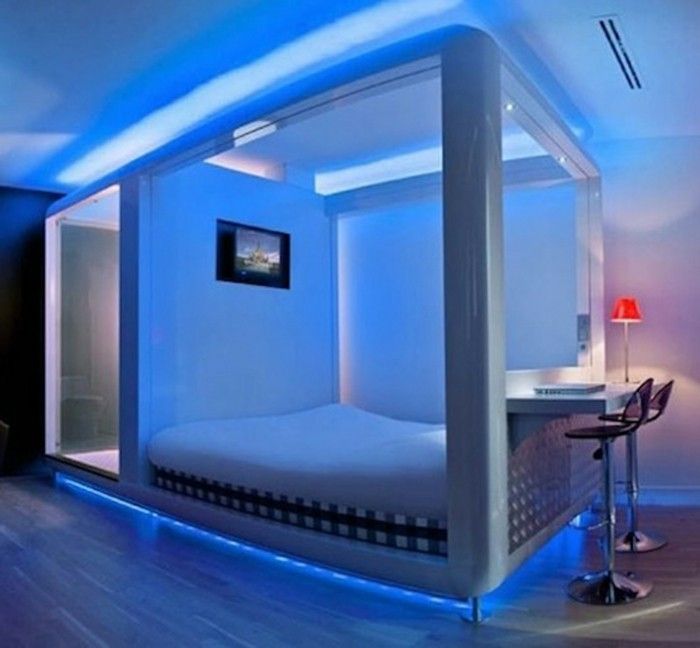 fantastic-dormitor-mitblauemlicht-lichtunterdembett-roteslichtimschlafzimmer