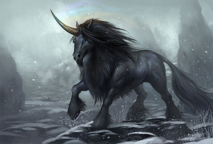 Imagini fantastice unicorn - un unicorn sălbatic negru cu ochi albaștri și un coș negru dens