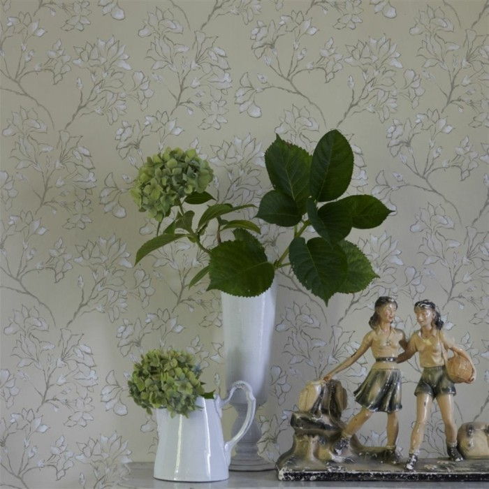 färg magnolia-grön-växt-in-vas-and-wallpaper-bakom