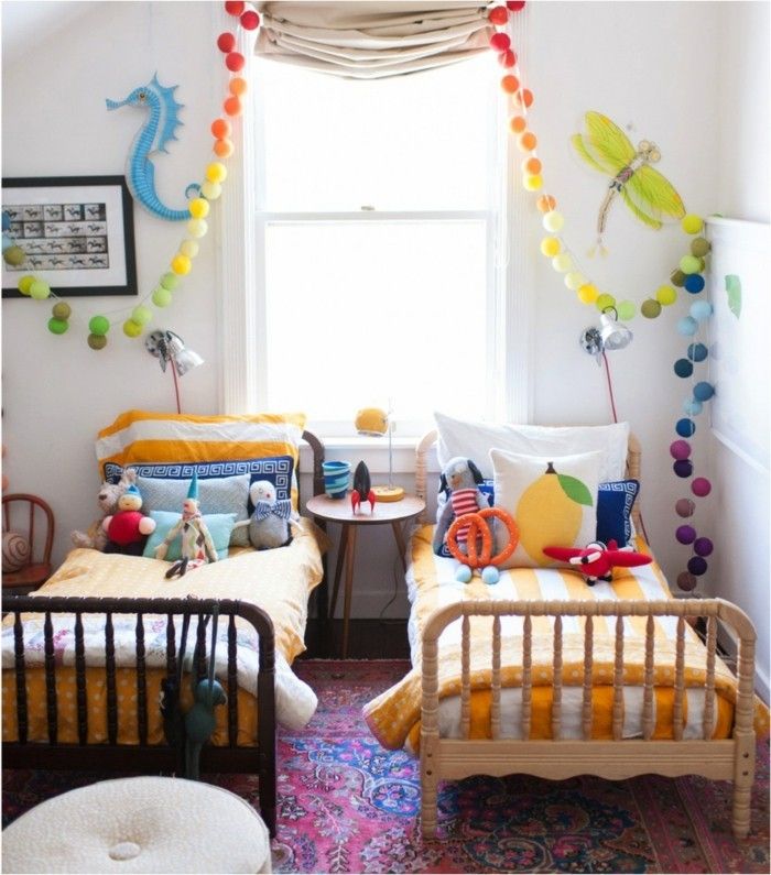 fargerik-barnehage-vinduet dekorasjoner-vinduet utforming-med-persienner