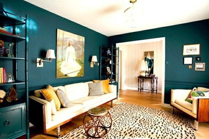 färg designen väggar färgade väggar Turquoise mattan-tier motiv-trägolv indirekt ljus White-soffa-stol-vit-hylla övergångs korridoren