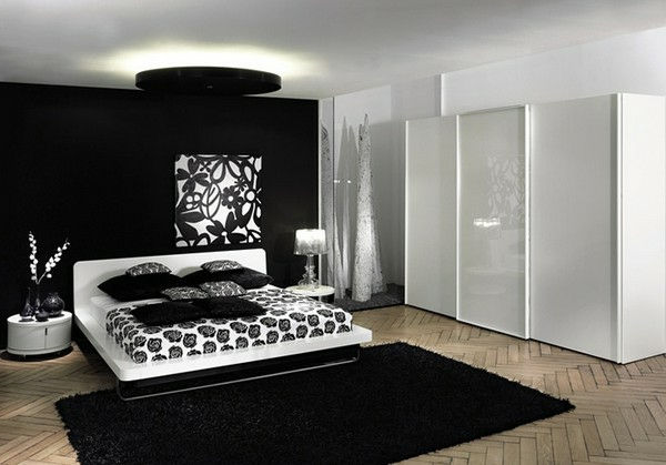 farge-soverom-svart-hvitt-designet-hvite skap og interessant belysning