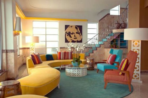 farebné nápady-obývačka-s-mnohých farbách-žltá-zeleno-červeno-modro-originálu