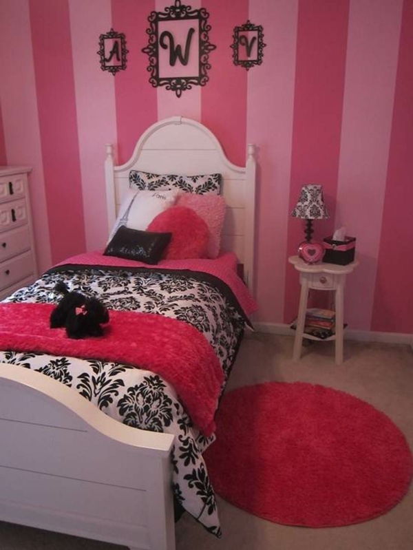 paleta kolorów - piękna-salon-ściana-farba-w-sypialni-różowe niuanse