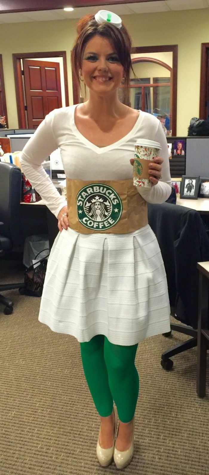 Starbucks kostým, aby si sám - ako hrnček s logom