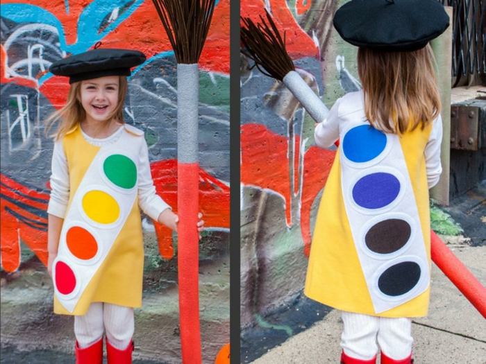 táto dievčina je oblečená ako maliarske doplnky - kostým karnevalu