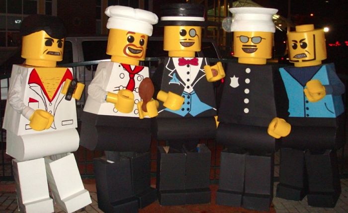 Grup kostümler Bir arkadaş için karnaval Çocukların klipsi - Kostümlü sarı lego figürleri