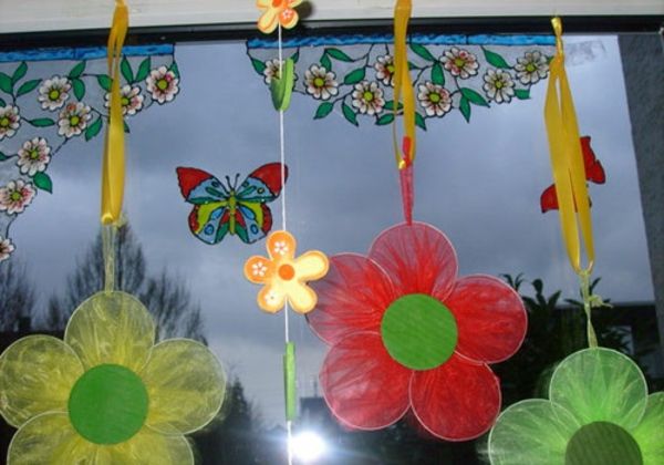Fensterdeko-spring-papper-flower-and-butterfly