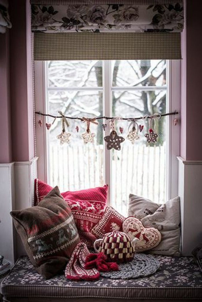fönsterdekorationer-jul-cool-hängande-dekoration element och kuddar
