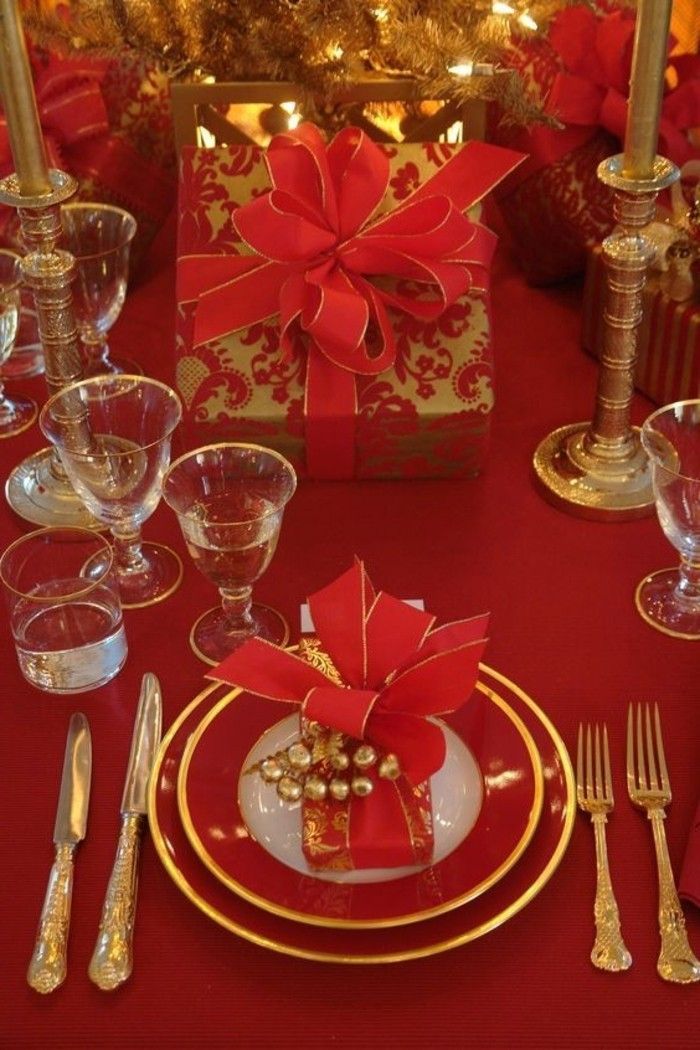 Šventiniai stalo papuošimas idėjos-in-raudona-ir-auksinė