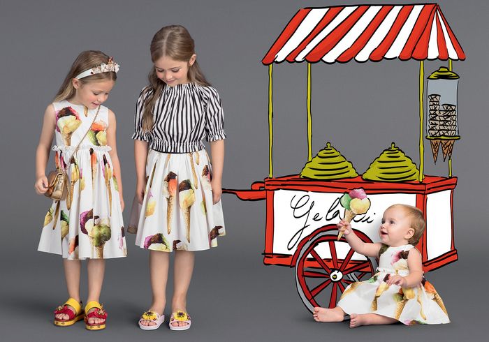Çocuklar için yaz modası, dondurma motifi, taze ve eğlenceli kız kıyafetleri ile elbise ve etekli etek