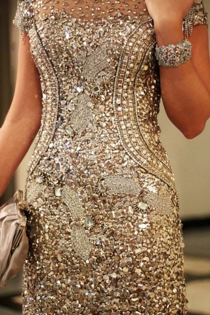 feestelijke kledij-goud-dress-with-glitter-en-strass-bag-bracelet