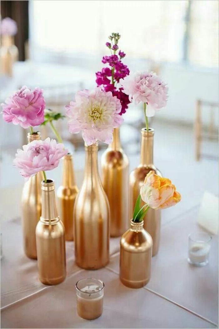 deco samolepky, diy dekorácie, zlaté vázy zo sklenených fliaš, ružové kvety