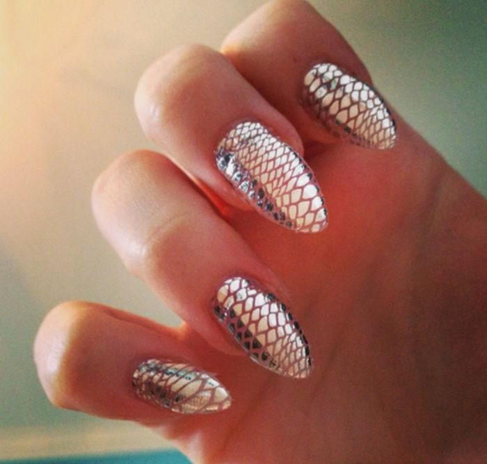 unghie immagini belle immagini unghie in colore argento effetto metallizzato modello animale stampa per manicure