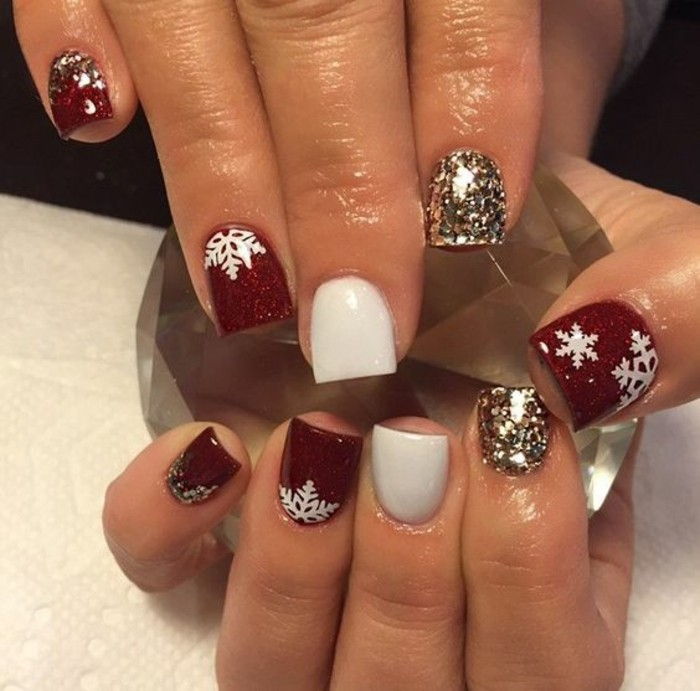 vingernagel ontwerp-christmas uitziende, rood en goud-glinsterende-sneeuwvlokken