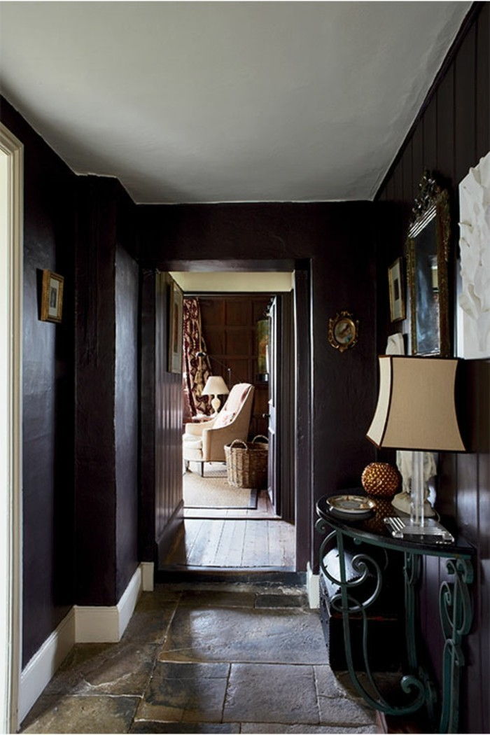 corridor-make-ideas-dark-color-en-tegels-in-corridor