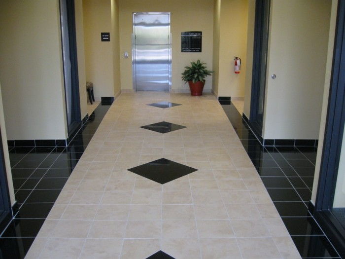 korridor-renovere-wide-korridor-wide-fliser-in-korridoren